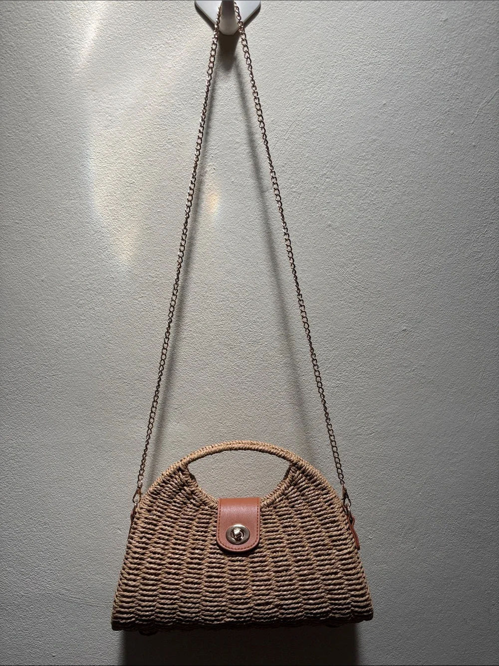Tommy Bahama Woven Straw Crossbody Bag with Gold Chain - Picture 3 of 11